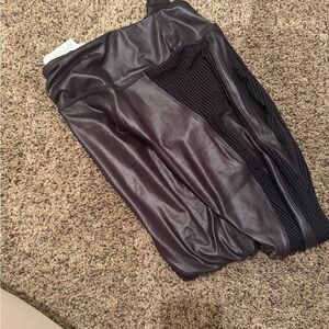 Fabletics Motion 365+ low impact bra + contour high waisted leggings small new!